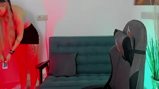 AvaDaviis online show from October 8, 1:42 pm