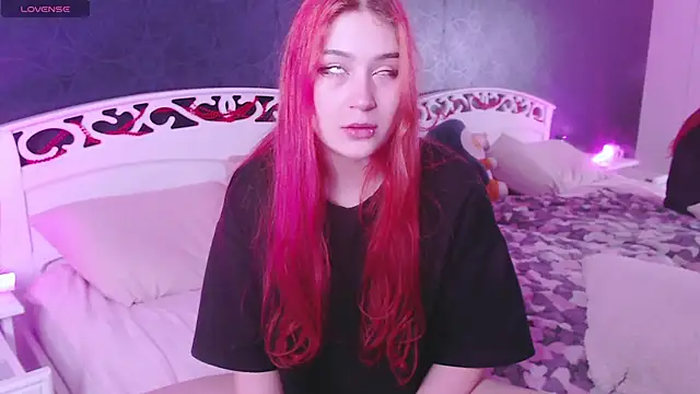 Lili Luuu online show from January 19, 3:43 am