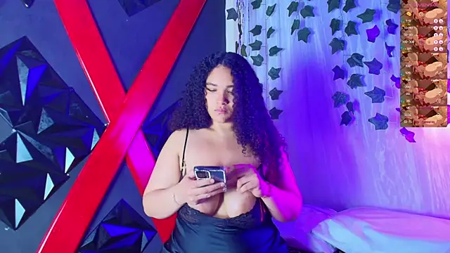 ivonne diaz1 online show from December 4, 8:06 pm