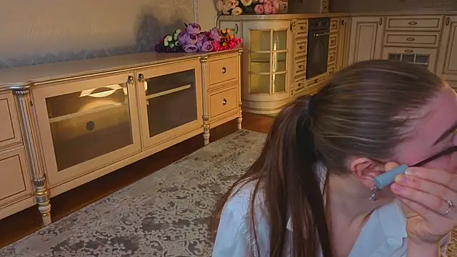 EadlinGillim online show from October 25, 3:14 am