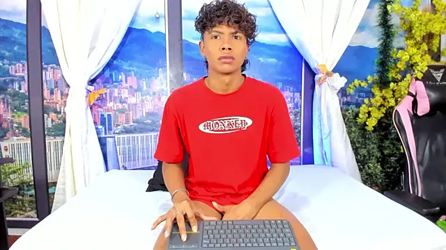 Snapshot of MilthonDelis chatting on December 14, 3:01 am MilthonDelis online show from December 14, 3:01 am