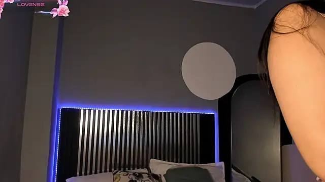 Emilybeltons online show from October 9, 8:07 pm