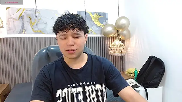 Snapshot of BenjaminBottonn chatting on October 16, 7:59 pm BenjaminBottonn online show from October 16, 7:59 pm