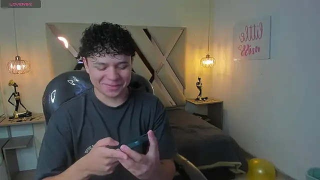 Snapshot of BenjaminBottonn chatting on October 26, 7:53 pm BenjaminBottonn online show from October 26, 7:53 pm