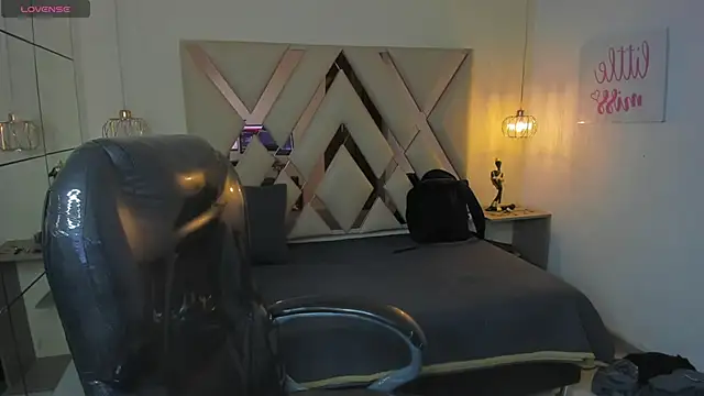 Snapshot of BenjaminBottonn chatting on October 27, 7:51 pm BenjaminBottonn online show from October 27, 7:51 pm