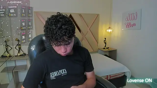 Snapshot of BenjaminBottonn chatting on November 10, 8:08 pm BenjaminBottonn online show from November 10, 8:08 pm