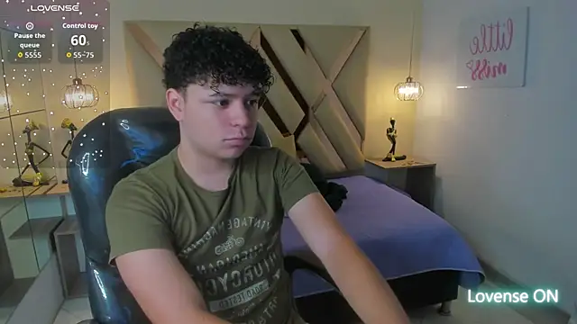 Snapshot of BenjaminBottonn chatting on November 11, 7:58 pm BenjaminBottonn online show from November 11, 7:58 pm