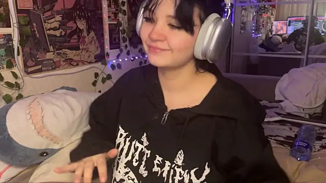 nikoli naw online show from October 16, 10:00 pm