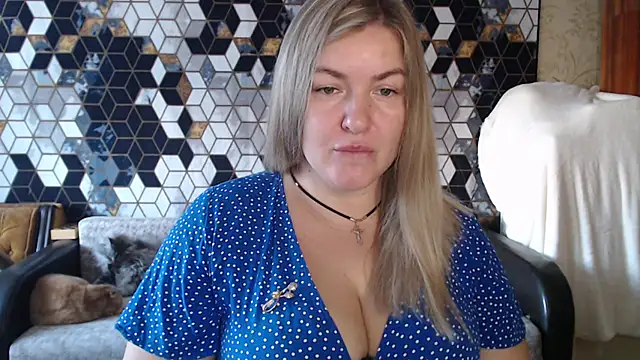 Snapshot of NikaSkylink chatting on February 2, 5:17 am NikaSkylink online show from February 2, 5:17 am