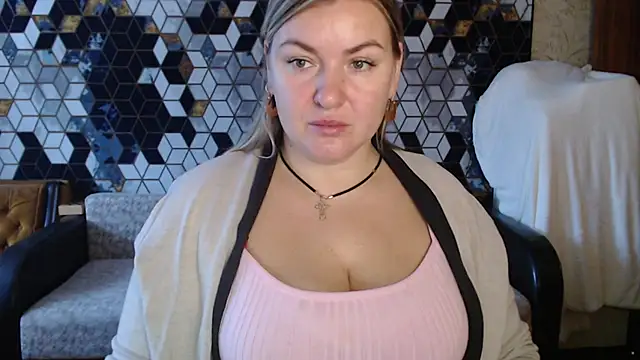 Snapshot of NikaSkylink chatting on February 3, 5:05 am NikaSkylink online show from February 3, 5:05 am