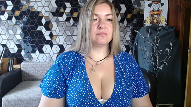 Snapshot of NikaSkylink chatting on April 8, 4:56 am NikaSkylink online show from April 8, 4:56 am