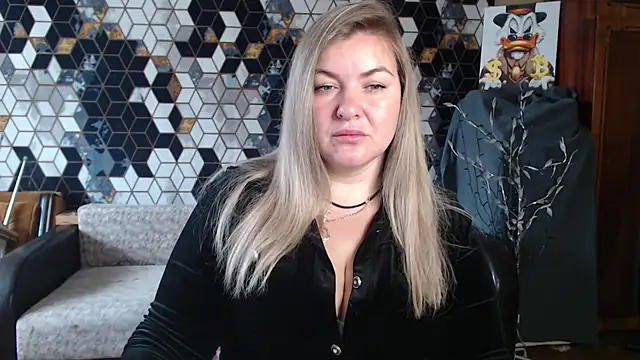 Snapshot of NikaSkylink chatting on April 10, 4:50 am NikaSkylink online show from April 10, 4:50 am