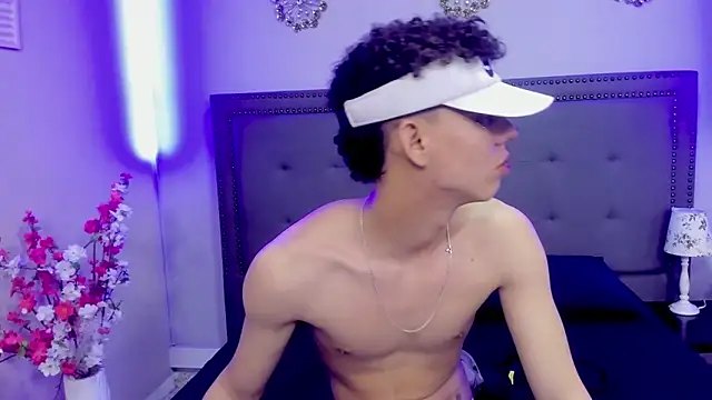 Snapshot of JoseLucian chatting on November 15, 1:47 am JoseLucian online show from November 15, 1:47 am