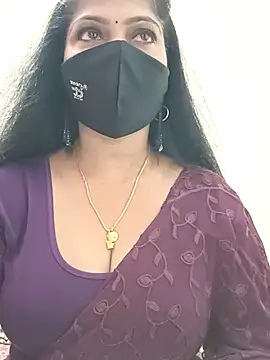 Snapshot of shivani27 chatting on April 30, 8:42 am shivani27 online show from April 30, 8:42 am