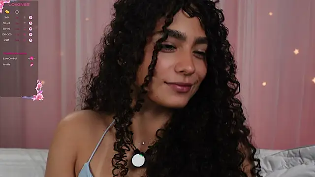 Snapshot of Victoria_Curly chatting on October 29, 1:52 am Victoria Curly online show from October 29, 1:52 am