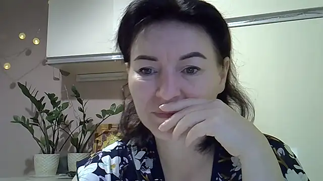 Snapshot of Krystal_82 chatting on October 4, 4:43 am Krystal 82 online show from October 4, 4:43 am