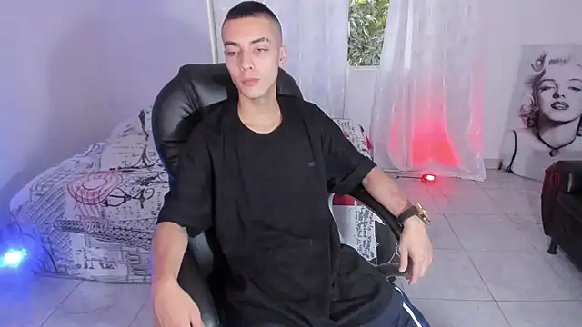 Dereck Boy8 online show from October 14, 9:15 pm