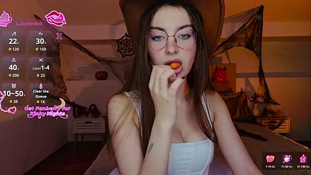 Snapshot of Real_cutie1 chatting on October 24, 9:11 pm Real cutie1 online show from October 24, 9:11 pm