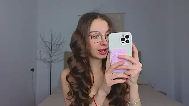 Snapshot of Real_cutie1 chatting on November 17, 1:50 pm Real cutie1 online show from November 17, 1:50 pm