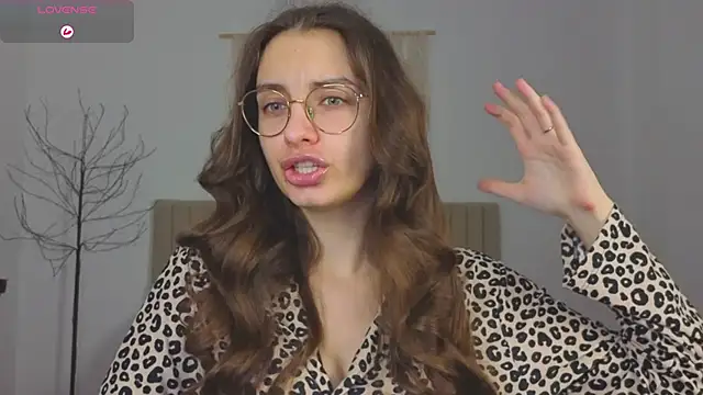 Snapshot of Real_cutie1 chatting on November 24, 1:44 pm Real cutie1 online show from November 24, 1:44 pm