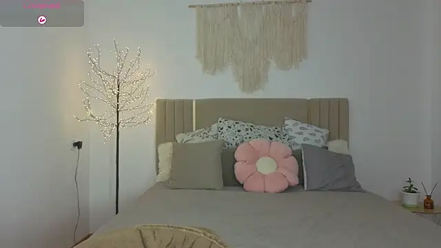 Snapshot of Real_cutie1 chatting on November 30, 1:48 pm Real cutie1 online show from November 30, 1:48 pm