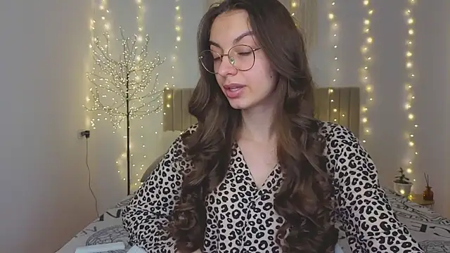 Snapshot of Real_cutie1 chatting on December 15, 1:59 pm Real cutie1 online show from December 15, 1:59 pm