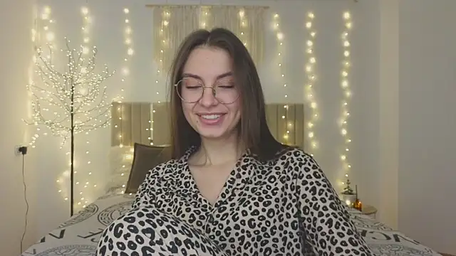 Snapshot of Real_cutie1 chatting on December 19, 1:51 pm Real cutie1 online show from December 19, 1:51 pm