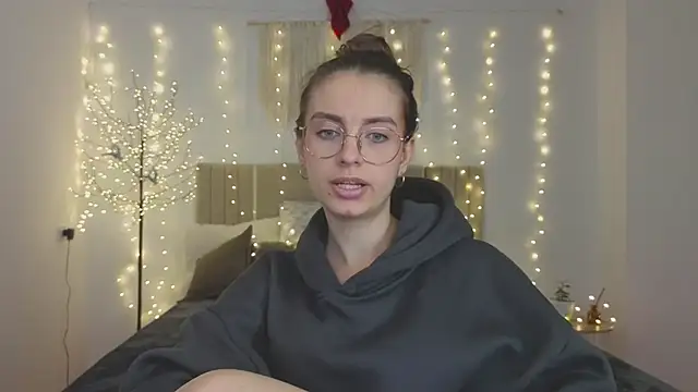 Snapshot of Real_cutie1 chatting on December 20, 3:08 pm Real cutie1 online show from December 20, 3:08 pm