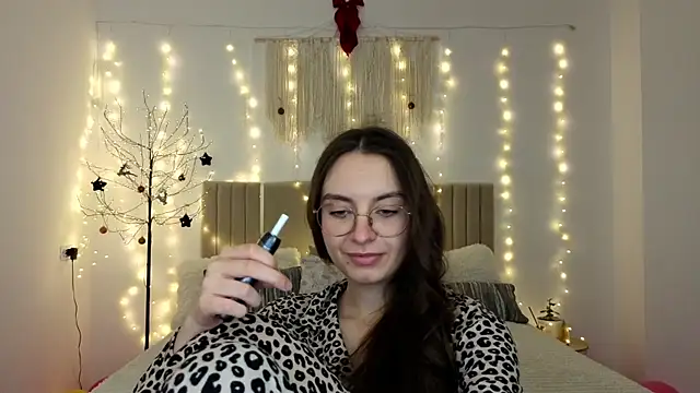 Snapshot of Real_cutie1 chatting on January 5, 5:27 pm Real cutie1 online show from January 5, 5:27 pm