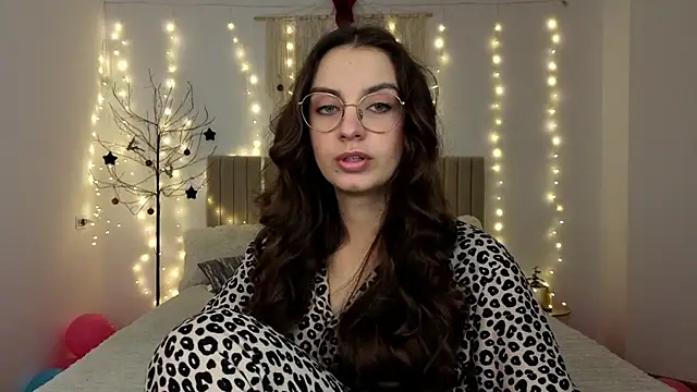 Snapshot of Real_cutie1 chatting on January 6, 1:48 pm Real cutie1 online show from January 6, 1:48 pm