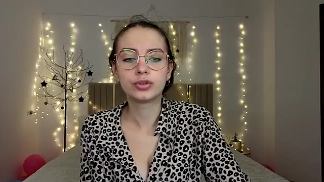 Snapshot of Real_cutie1 chatting on January 7, 1:57 pm Real cutie1 online show from January 7, 1:57 pm