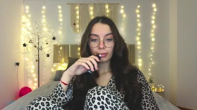 Snapshot of Real_cutie1 chatting on January 16, 1:59 pm Real cutie1 online show from January 16, 1:59 pm