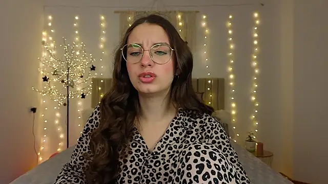 Snapshot of Real_cutie1 chatting on January 19, 1:37 pm Real cutie1 online show from January 19, 1:37 pm