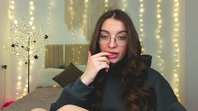 Snapshot of Real_cutie1 chatting on February 4, 2:01 pm Real cutie1 online show from February 4, 2:01 pm