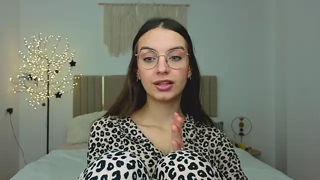 Snapshot of Real_cutie1 chatting on February 7, 1:48 pm Real cutie1 online show from February 7, 1:48 pm