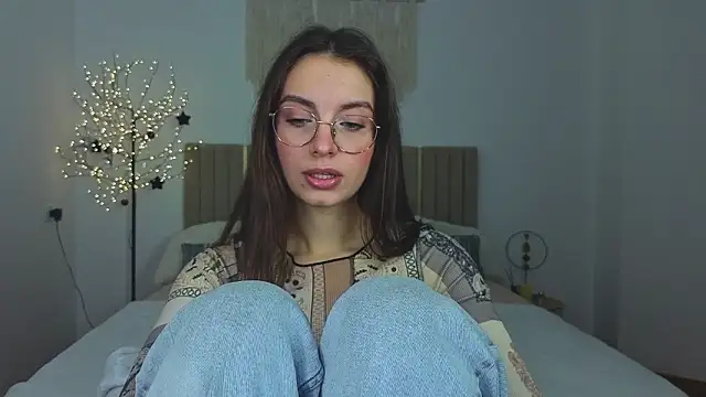 Snapshot of Real_cutie1 chatting on February 9, 1:59 pm Real cutie1 online show from February 9, 1:59 pm