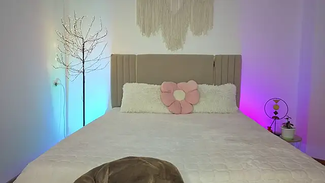 Snapshot of Real_cutie1 chatting on February 18, 2:13 pm Real cutie1 online show from February 18, 2:13 pm