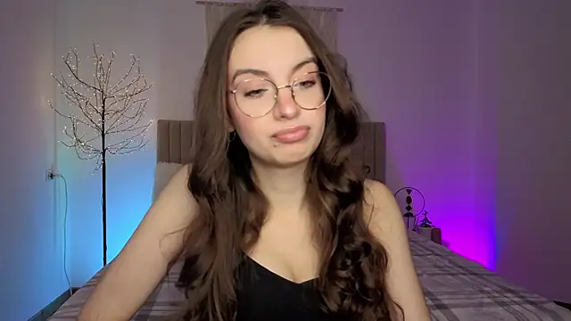 Snapshot of Real_cutie1 chatting on February 20, 1:55 pm Real cutie1 online show from February 20, 1:55 pm