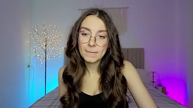 Snapshot of Real_cutie1 chatting on February 23, 2:03 pm Real cutie1 online show from February 23, 2:03 pm