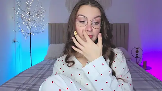 Snapshot of Real_cutie1 chatting on February 28, 2:07 pm Real cutie1 online show from February 28, 2:07 pm