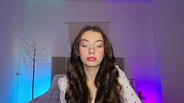 Snapshot of Real_cutie1 chatting on March 2, 2:02 pm Real cutie1 online show from March 2, 2:02 pm