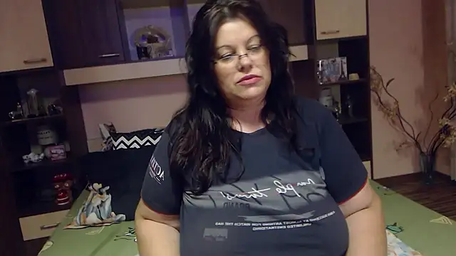 Snapshot of Claudia_71love chatting on October 24, 9:33 pm Claudia 71love online show from October 24, 9:33 pm