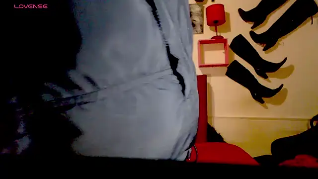 Snapshot of blondehot5v chatting on October 27, 12:09 pm blondehot5v online show from October 27, 12:09 pm