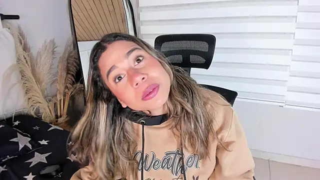 Rachell criss online show from November 5, 4:01 am