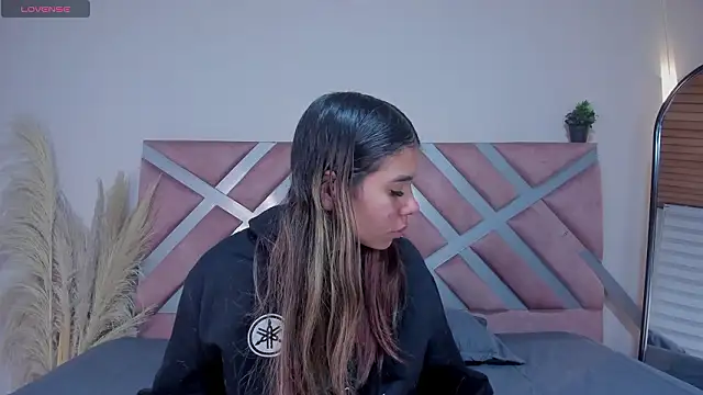 Rachell criss online show from March 28, 4:34 am