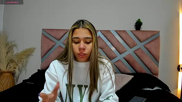 Rachell criss online show from June 3, 4:48 am