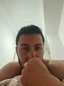 emredenizz07 online show from November 5, 1:44 pm