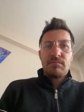 Snapshot of emredenizz07 chatting on December 15, 6:28 am emredenizz07 online show from December 15, 6:28 am