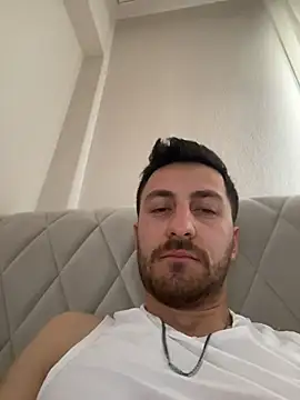 Snapshot of emredenizz07 chatting on January 6, 7:23 am emredenizz07 online show from January 6, 7:23 am