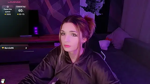 Sandy Belle online show from September 18, 6:32 pm